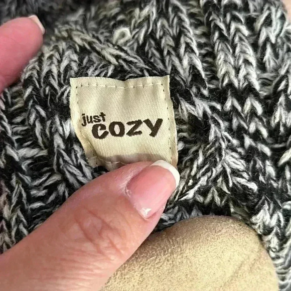 Just Cozy slipper socks black and white. - Picture 3 of 5